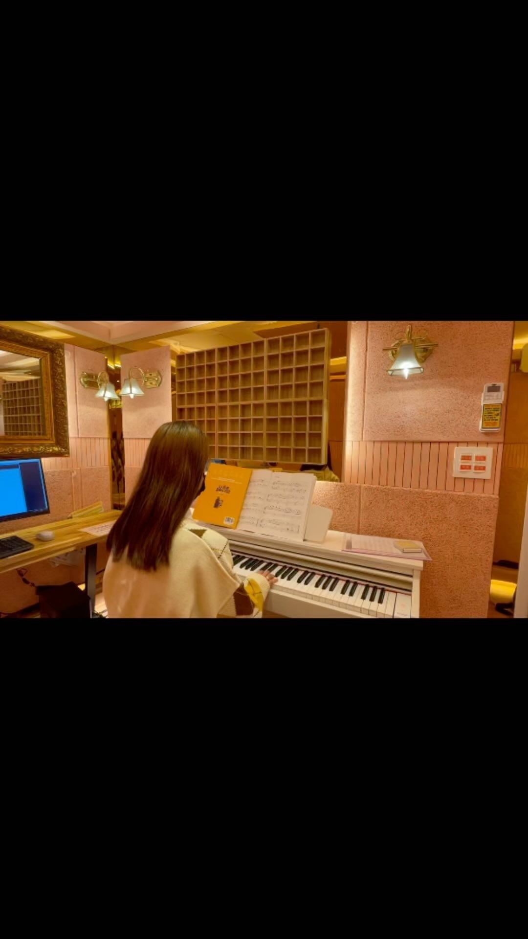 Watch this reel by hee.u_03 on Instagram