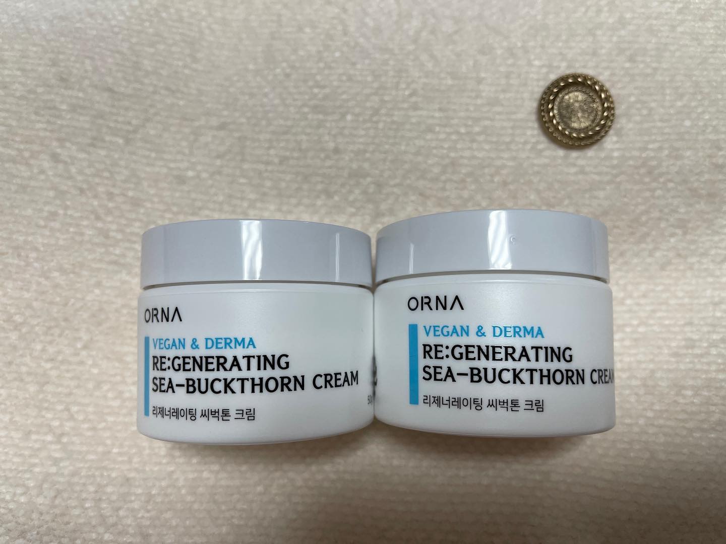 ⠀
보들보들 촉촉 피부에는
씨벅톤 오일이 최고인거 같아요 🤍
슈퍼푸드 답게 피부에도 슈퍼! ㅎㅎ
비건크림으로 믿고 바를 수 있구
피부미백을 책임져 주는
나이아신아마이드도 가득가득
들어가 있어서 효과 진짜 좋아요 ✨🤍✨🤍
.
.
.
.
.
#씨벅톤 #비건 #피부재생 #특허원료 사용 #피부미백
#주름개선 #기능성 화장품 #더마 #오르나 #씨벅톤 오일
#씨벅톤 추출물 #슈퍼푸드 #리제너레이팅 #ORNA
#오르나 씨벅톤 오일 #ORNA seabuckthorn
#오르나 비건 #크림 #페이스 크림 #나이아신아마이드
#아데노신 #비타민 #비타민나무 #vitamin
⠀