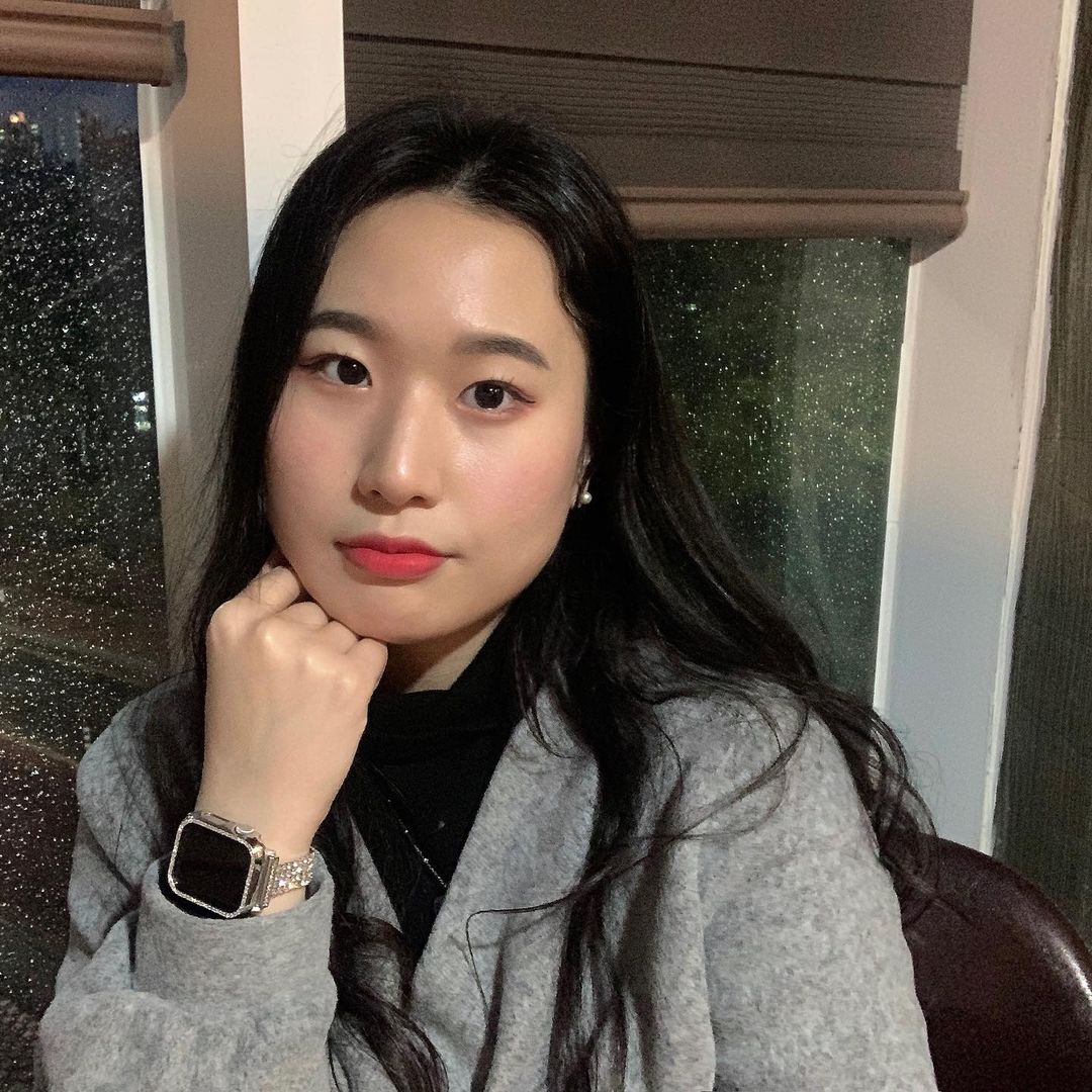 고가은 on Instagram: “#협찬 #광고문의dm 내워치가 더 예뻐졌당..❤️ 반짝반짝해서 너무 맘에들어ㅠㅠㅠ 멀리서 봐도 내꺼다!! 애플워치 사기 전부터 꼬옥 사야지하고 생각했으면서