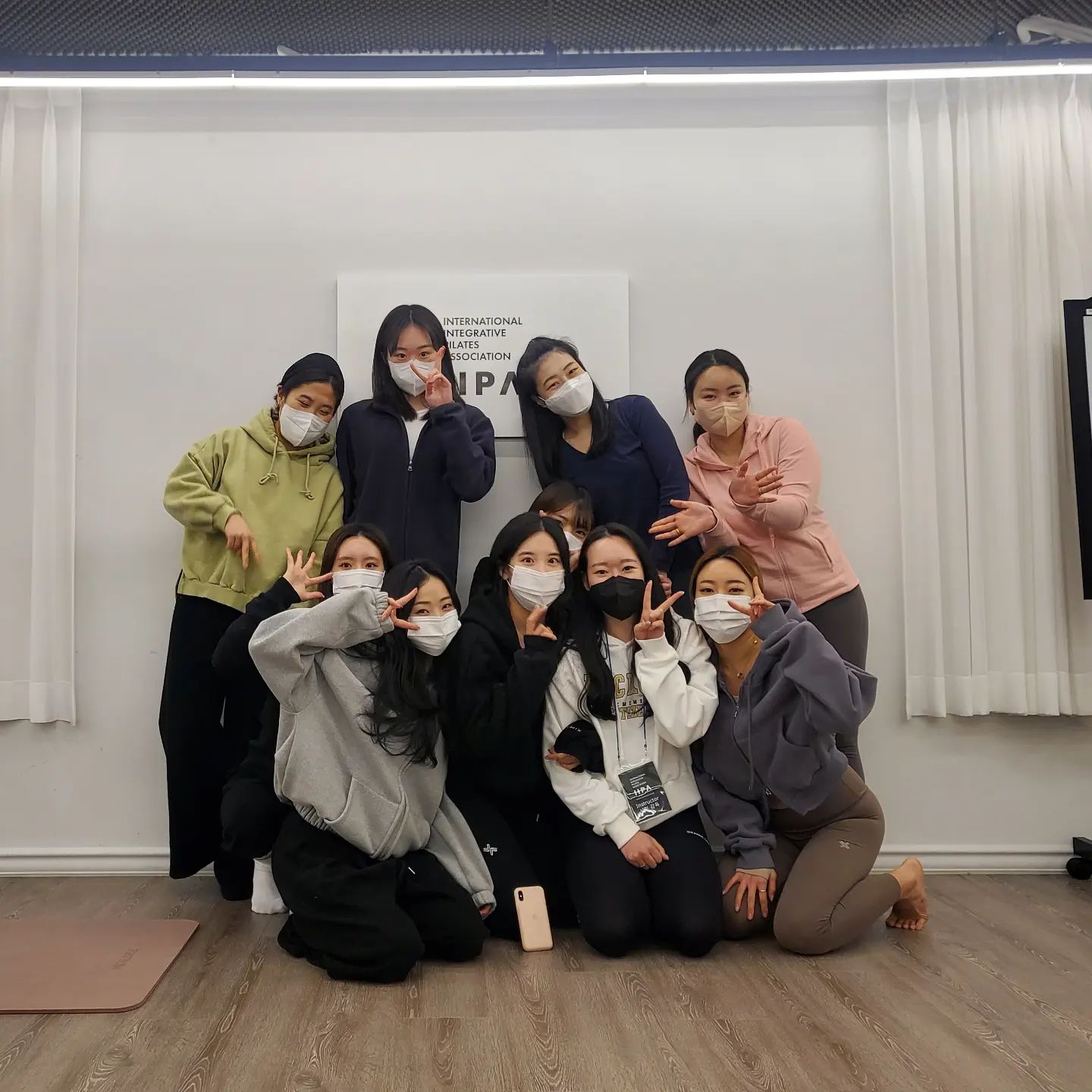 #이파 #지도자과정 #57기

화목 57기 교육과정도 끝이났다💕
항상 교육이 끝나면 아쉬운 마음이 크다😔
더 열심히 공부해서 더 많은것을 
알려줄수 있는 강사가 되어야지🙏🙏🙏

#필라테스 #필라테스교육강사 #IIPA
#필라테스강사 #감사합니다 #행복하다♥️