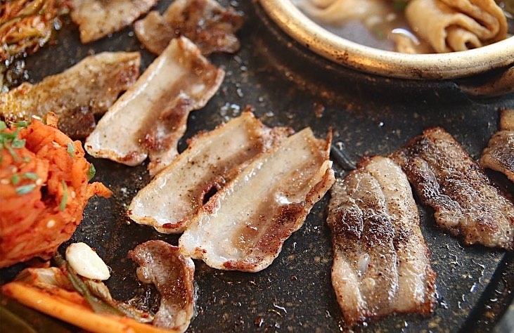 랭겹이란 이런 것! 강남랭겹!

오늘 삼겹살 끌리는 사람~~~~?
강남역에 강남랭겹이라는 매우 핫하고 존맛탱인 곳. 이씀!
회식이나 데이트 할 때 가는 강남랭겹>_< 
또 먹고 싶드라~~~~ 냉삼은 역시 강남랭겹이 최고쥬^^😜

#광고 #냉삼 #강남랭겹 #냉삼맛집 #강남역고기 #강남역삼겹살 #강남역모임 #강남역핫플레이스 #강남역핫플 #강남역냉삼 #강남역맛집 #강남역술집 #강남역밥집 #강남역소주 #강남역우삼겹 #강남역껍데기 #껍데기 #우삼겹 #강남김치찌게 #강남역저녁 #강남역맛집베스트10 #강남역볶음밥 #강남역맥주 #강남역고기집 #강남랭겹강남점