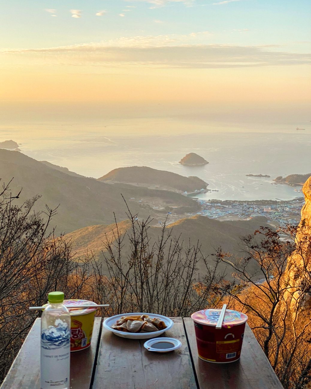 님아 그 라면 먹지마오,,
내가 아는 라면맛이 아닌 맛,, 🍜

#금산산장 #남해핫플 #남해보리암
