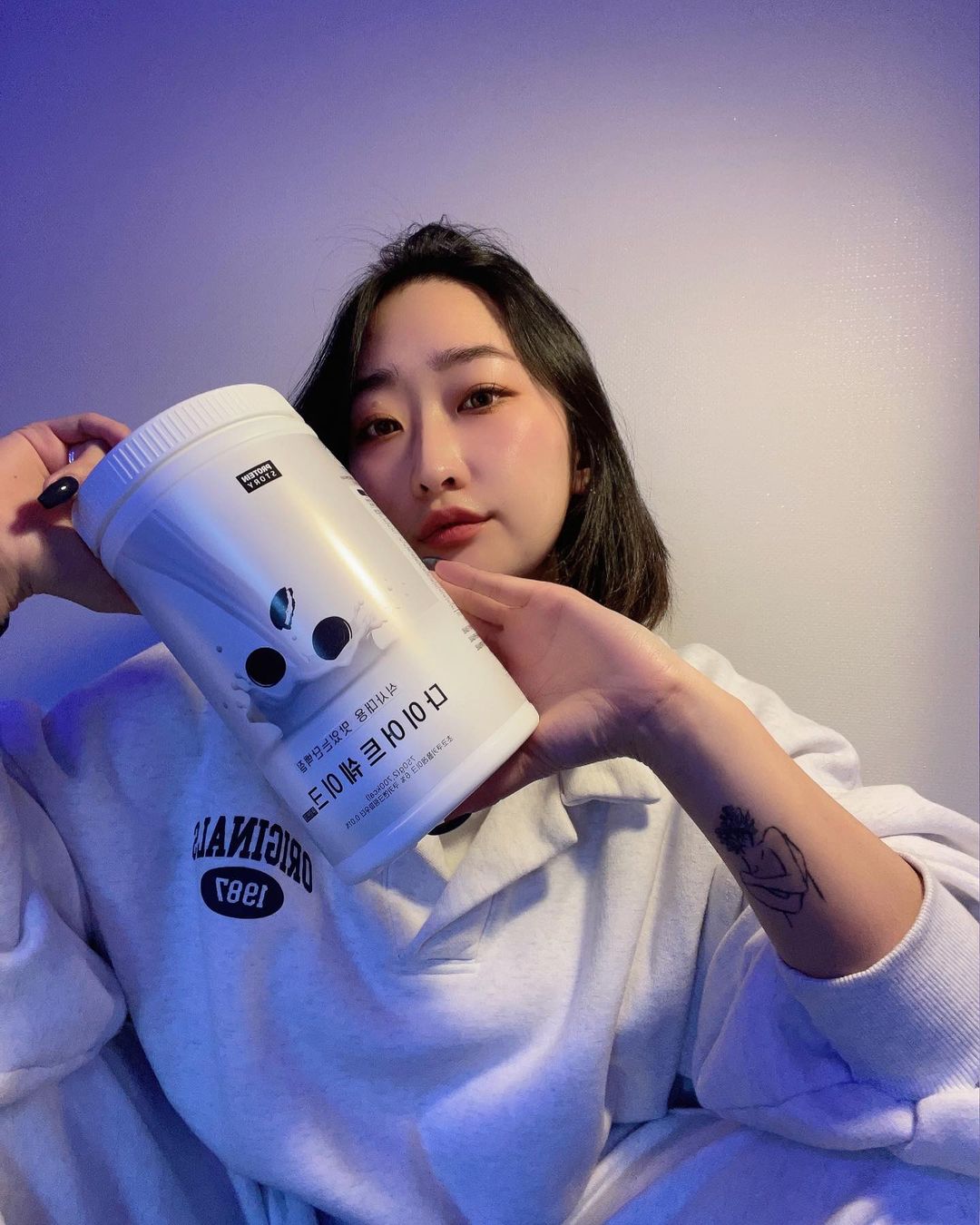 QUEENJUH on Instagram: “#협찬 #다이어트쉐이크 #프로틴스토리 @proteinstory_official 식사대용으로 먹을수있는 다이어트 쉐이크! 제가 먹어본건 쿠키앤크림인데 생각보다 맛있었고 포만감도 좋아서