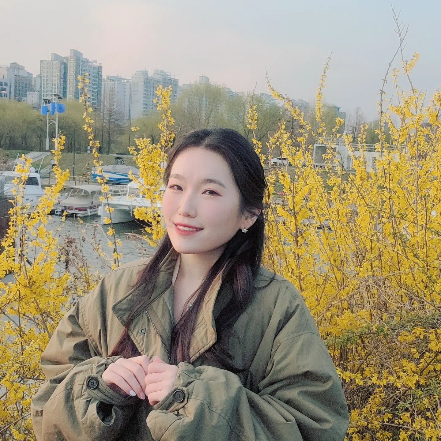 벚꽃에게 바람맞고 만난 개나리 :)
#여의도윤중로 #🌸
