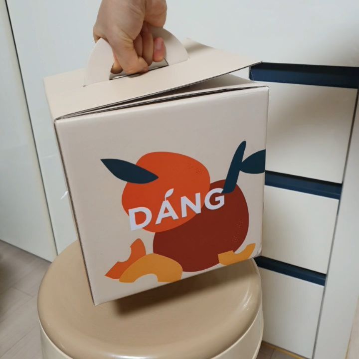 쪼으뇽 💕 on Instagram: “#당신의과일 국내 최대 사과 산지 안동에서 재배한 사과를 매일 하나씩 먹도록 준비된 #사과선물세트 랍니다. 일주일치이지만 8개가 들어있어요. 그냥 반쪽만 맛봐