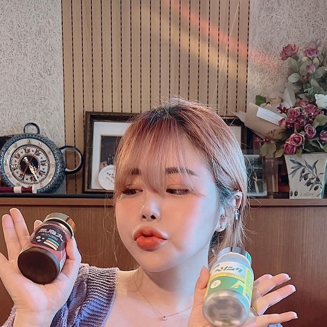 아솜 on Instagram: "✨ #협찬 @nexest_kr 

인님들 다들 다이어트 하고 계신가요…?ㅠㅠㅠㅠ
전 이번에야말로 진짜 다이어트 성공해야지,,,✨하고 마음 먹었어요😭
다이어트할땐 식단조절 필수 이지만
약속이 너무 많은 요즘ㅠㅠ
#다이어트보조제 의 도움을 받는중이랍니다…🥲

#네제스트 의 #나쿠시환 🤍

✔️탄수화물이 지방으로 전환되는 것을 막아주는 가르시니아 성분
✔️숙변제거에 좋은 도라지, 치자, 감초 등의 각종 한방 원료로 상체 및 복부 다이어트를 돕는 뱃살 다이어트보조제
✔️비피더스균으로 장 건강 관리에도 도움을 줌

여름 오기전에 뱃살 빠이 기원🙏🏻😭
다들 같이 다이어트 성공해봐요,,,✨

#네제스트 #nexest #나쿠시환 #하루한방 #하루한방다이어트 #다이어트 #다이어트보조제 #다이어트보조제추천 #다이어트제품 #다이어트제품추천 #내장지방 #내장지방빼는법 #내장지방감소 #내장지방빼기 #내장지방분해 #탄수화물컷팅제 #칼로리컷팅제 #체지방컷팅제 #좋아요반사 #첫줄반사 #체지방감량 #체지방빼기 #체지방분해 #체지방줄이기 #체지방관리 #체지방다이어트"