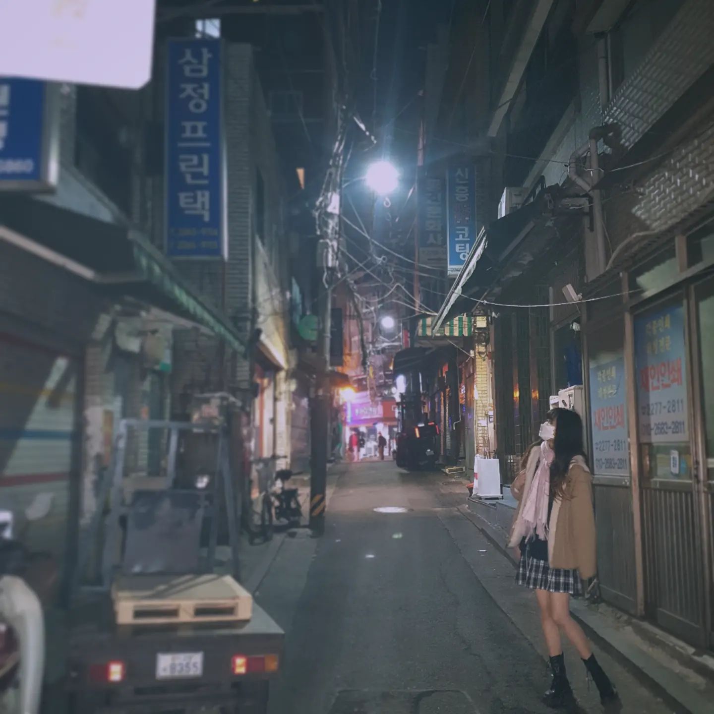나도 올려보자 감성사진.^_^

나는 아싸라 을지로 감성이 좀 어려웠지만~~~ 날 팔로우하는 사람들은 모두 인싸니까~^^

날 좋을 때 가시면 분명 잘 즐기실 수 있을 것이라 사료됩니다.

#을지로#죠지서울#힙지로#을지로맛집#맛집