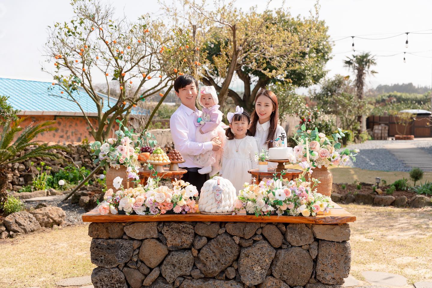 예람이 돌잔치 대신해 찍은 돌 스냅
정말 안 예쁜 사진이 없네😎❤️

예람이 돌잡이는 판사봉 땅땅👩‍⚖️

photodami

#제주돌스냅 #제주도돌스냅  #제주도돌상촬영 #제주돌사진 #제주도사진관 #제주도가족스냅 #제주가족스냅 #다미사진관