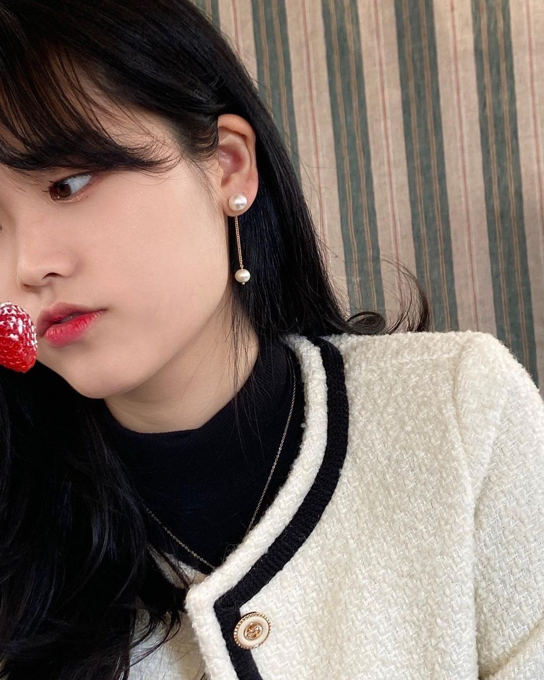 김은교 on Instagram: “#협찬 @jewbyl_official 은은하게 포인트 주기 좋은 귀걸이 ෆ #쥬바이엘#jewbyl#악세사리추천#선물추천#목걸이추천#귀걸이추천#쥬얼리추천#귀걸이#목걸이#쥬얼리#jewelry”
