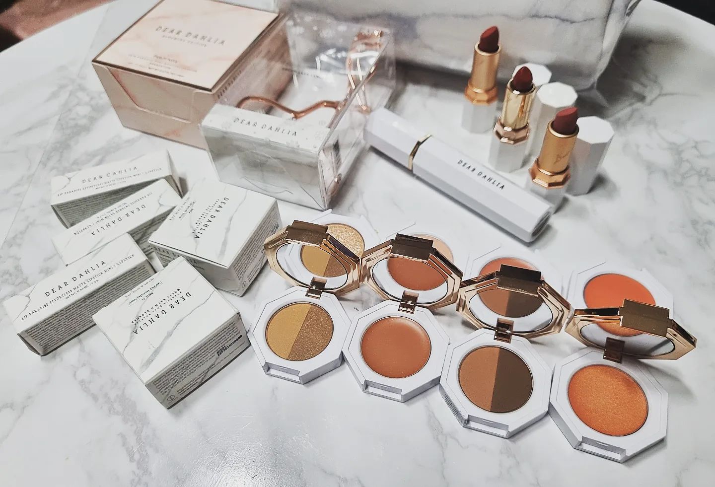 🧡
.
.
.
.
.
.
.
.
.
.
.
.
.
.
.
.
.
.
#디어달리아 #화장품 #색조 #섀도우 #립스틱 #쿠션 #뷰러 #마스카라 #선물 #팔로 #팔로우환영 #팔로우 #팔로워 #팔로잉 #팔로우해요