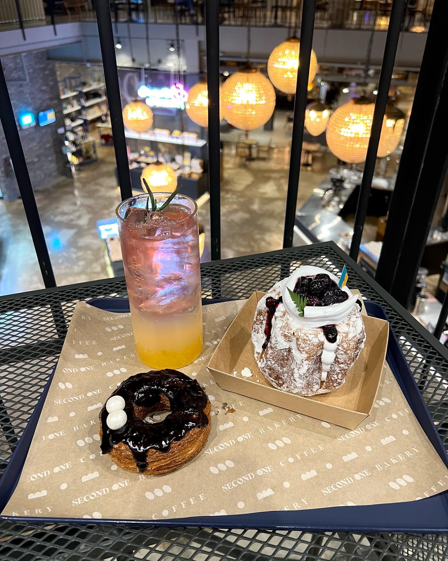 #협찬 #광주맛집 #먹킷_수완
가게명 : #세컨드원
주소 : 광주 광산구 임방울대로 611-25

✔세컨드원이 집 다음의 공간 중 첫번째이길 희망하는 공간이라는 뜻이래요! 

✔️이번에 선불카드인 'ONE 카드'가 출시되어서 이에 따른 이벤트들도 진행한다고 해요. 신규발급 10% 적립, 10만원 선불카드 구매 시 드립백 세트 증정, 최초충전 시 5%적립까지 다양한 혜택있으니 다 받아가시길 바래요!!

✔️1주년 기념 행사 때문만이 아니라 넓은 공간과 전시, 그로서리 마켓등 구경할거리도 많고 밖에 정원도 있어 아이들과 함께 가기 너무 좋을 것 같아요.