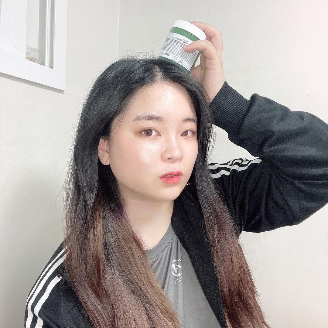 유진경 on Instagram: “#협찬 다시 돌아온 키라벨 제품✨💕 이번에는 메디클리어 블루탄지 마스크!(#욕마스크) 를 들고왔어요💕 키라벨은 화장품의 핵심 성분을 피부가 흡수한다는 자연을 담
