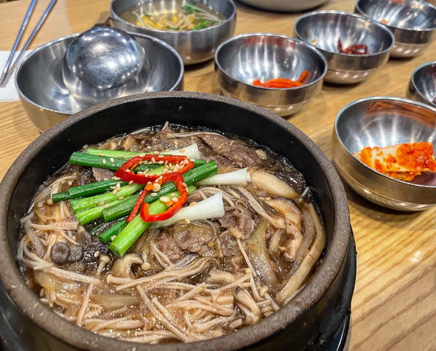 🏠개정
🥩소북고기뚝배기

개정에서 일인 일 육회빕ㅁ밥에 사이드로 뚝배기불고기 필수~자작한 국물에 꼬기랑 밥이랑 냠~😋
_
_
#대구맛집#대구카페 #칠곡맛집 #칠곡3지구맛집 #칠곡3지구 #대구북구맛집 #칠곡삼지구 #동성로 #동성로맛집#삼덕동맛집 #먹스타그램 #먹팔 #먹스타 #먹스타맞팔 #좋반#좋아요반사 #고기스타그램 #개정