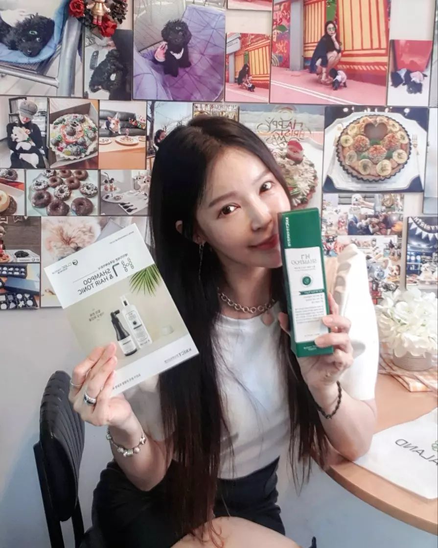 임쏘 본캐계정 💖任素英💞Limsso❤ on Instagram: “. . 이것저것 탈모방지 샴푸를 많이 써봤는데.. . 기대를 하며 개봉을 한번 해보자 ~🤗 . 선천적으로 머리숱이 정말 없이 태어나서 몇십년을