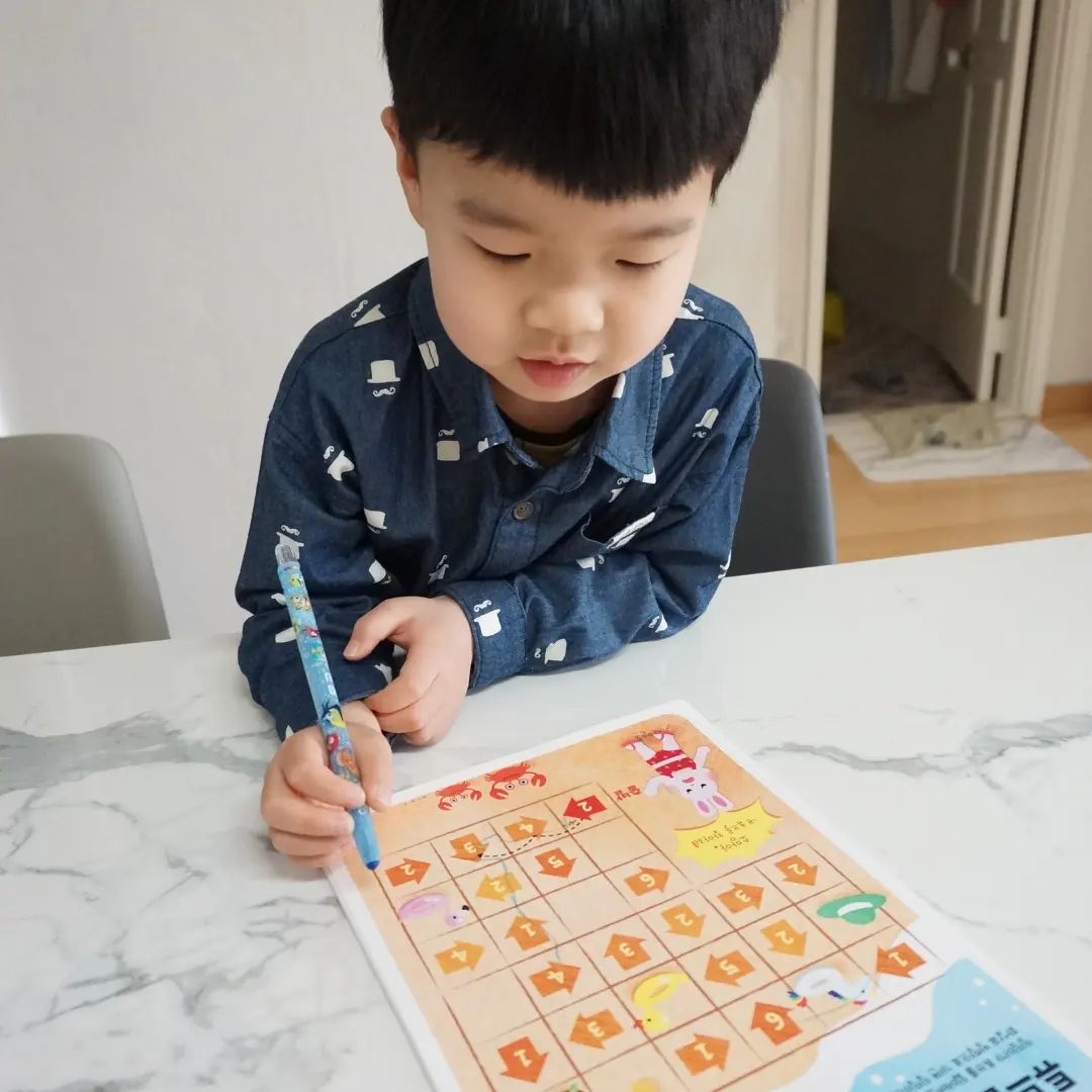 고사리손으로 한글공부하던 6살 둥이

엄마표 공부카페 들을 처음알고
완전 신세계를 만나게 되었던 그해

자연인으로 살아가던 아이들에게
엄마표 공부를 처음 적용해보며
인내와 연단의 시간을 보냈다🙈🙉🙊

#엄마표홈스쿨 #아들쌍둥이 #현실육아 #육아소통 #맞팔환영 #육아전쟁중🔥
