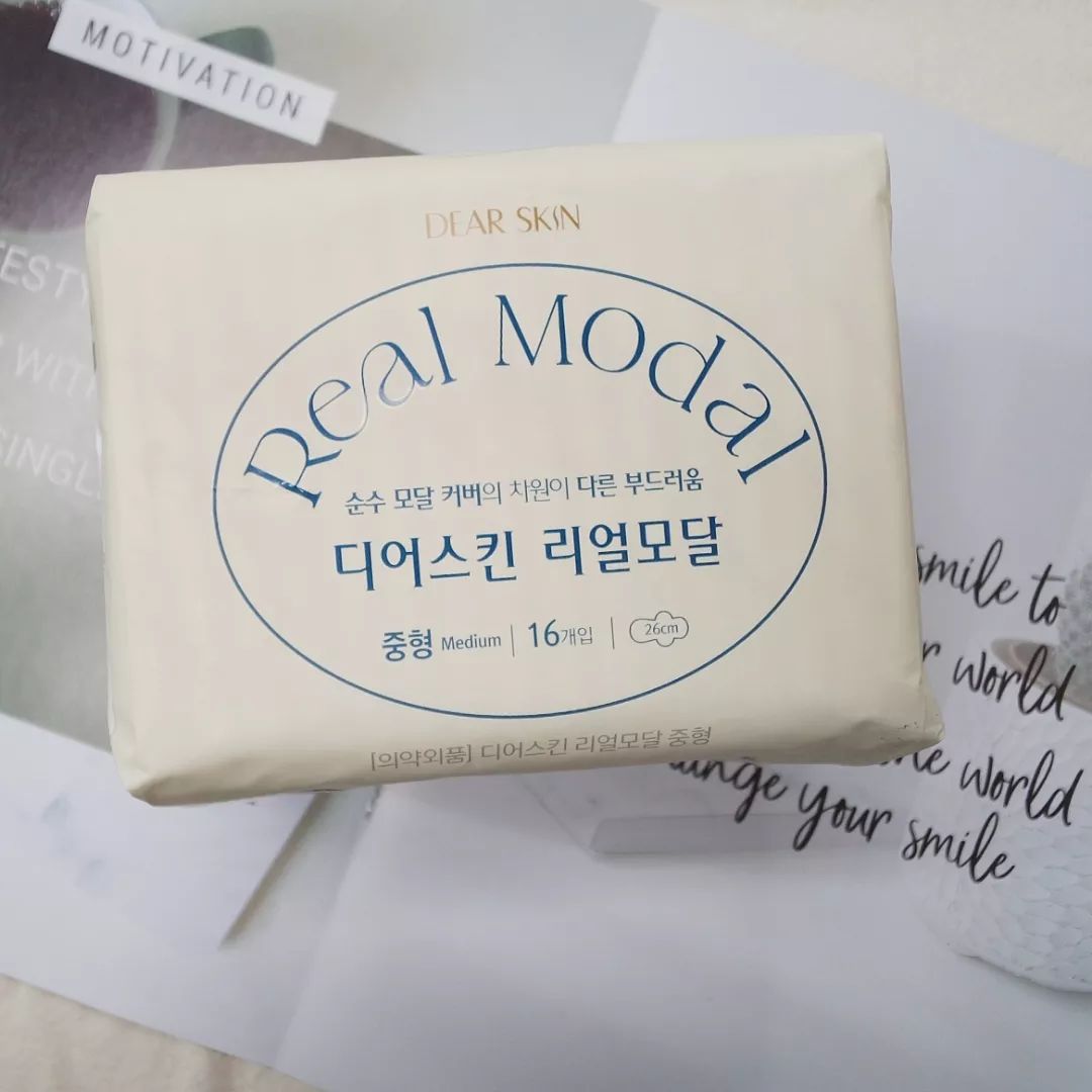 #제품제공 으로 접해본 #디어스킨 #리얼모달 #프리미엄생리대
이렇게 부드러울수 있는걸가요
깔끔한 포장부터 뭔가 내추럴한 느낌 가득이고 
포근함이 느껴졌는데 
피부와 닿는 면이 정말 이렇게 부드러울수가 없네요
역시 뷰티 최강 파우더룸 추천 제품다운거 있죠
사실 여자는 한달의 한반 그날이면 
꿉꿉함이랑 늘 싸워야 하는데
부드러운 소재의 모달 생리대면 더욱 
상쾌하고 보송한 하루 가능할것 같아요
부드러운 소재로 흡수력도 짱짱 축축하지 않아 좋았어요
여름이면 더욱 꿉꿉함이 배가되는 마법날 
이젠 천상계의 부드러움으로 헤쳐나가려구요 
#모달생리대 #천상계의부드러움 #파룸체험단 #DEARSKIN #REALMODAL #생리대 #생리대추천 #편한생리대 #부드러운생리대 #일상 #여성필수품 #뷰티 #바디케어