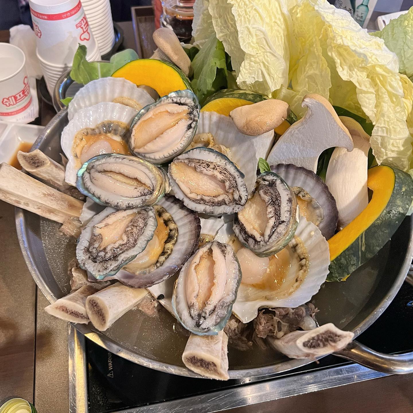 소갈비에 전복에 산낙지에 🤍❤️
해신탕 처음인데 뭐야 역시 맛있어 〰️
국물 쭉쭉 마셔주고 ✌🏻✌🏻

💸 바다화원 💸
✨소갈비해신탕 대 150,000원

#뚝섬맛집 #뚝섬역맛집 #성수맛집 #해신탕 #뚝섬술집 #먹스타그램 #전복 #산낙지 #해신탕맛집 #성동구맛집 #바다화원 #소갈비