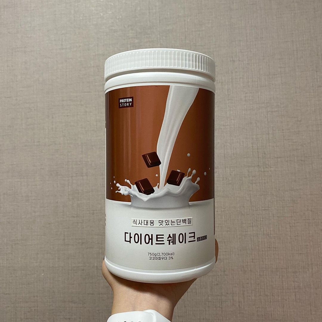 NARI on Instagram: “#광고 오랜 기간 다이어트쉐이크 및 아미노산, 순수한 단백질 종류의 건강 식품을 판매하고 있는 ✨프로틴스토리✨ 더운 여름! 식단 한다고 닭가슴살 삶고 계란 삶고 이것