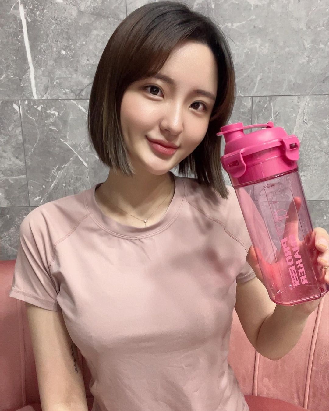 ᴰᴬᴴᴱᴱ on Instagram: “#협찬#락앤락#프로쉐이커 국내 1위 밀폐용기 제작 업체인 락앤락과 공동개발한 프리미엄 쉐이커 브랜드 단백질 쉐이크를 섞어서 마실 때 일반 텀블러는 가루가 잘