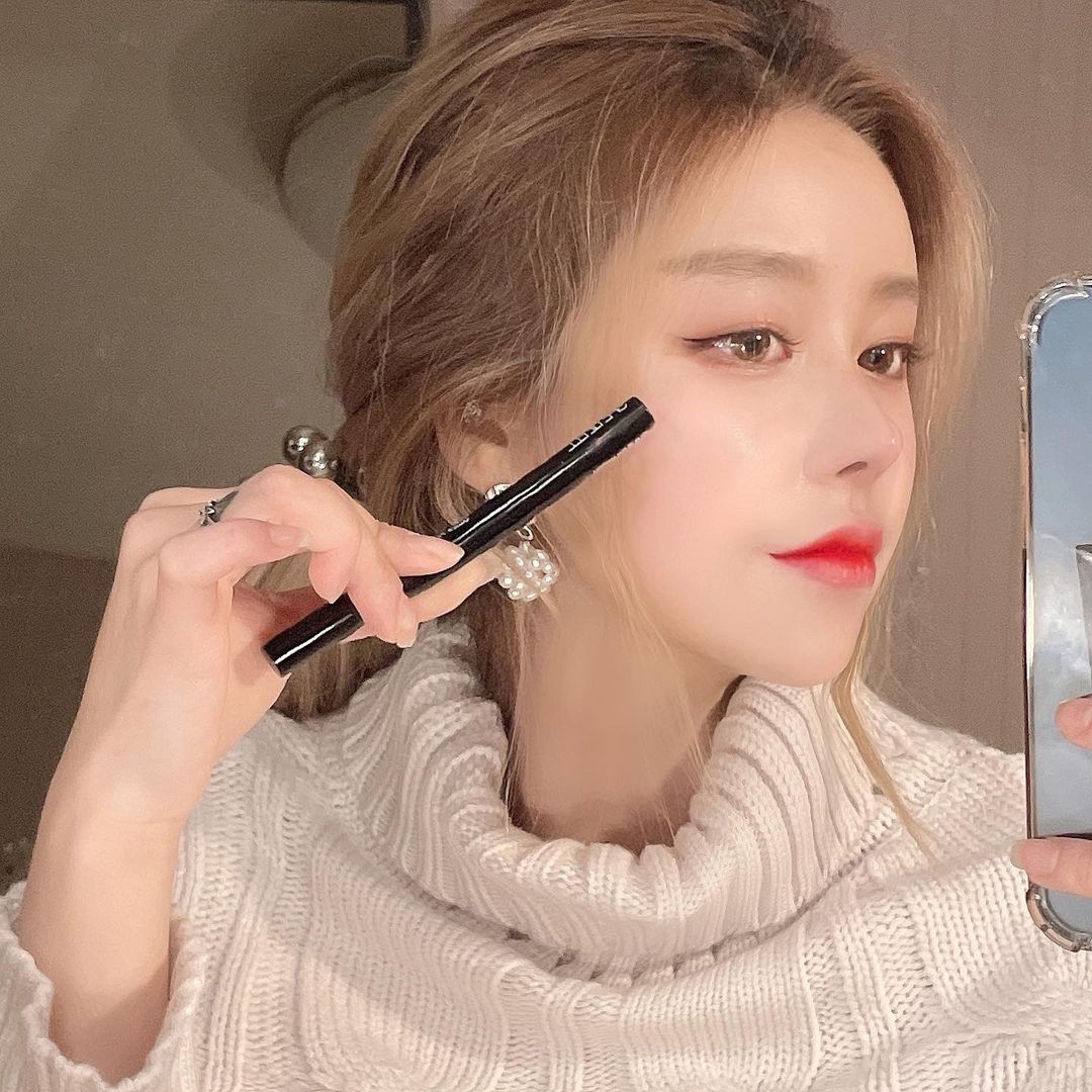 @24.39_k on Instagram: “쉬드엘 아이라이너 #협찬 #쉬드엘아이라이너 요제품 사용이후엔 다른아이라이