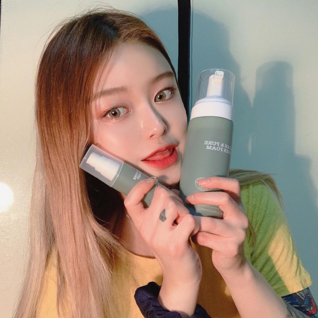 @24.39_k on Instagram: “프레쉬 앤 퓨어 이너 폼 + 이너 미스트 💦 ⠀ 𖤐 사철쑥, 해풍쑥을 사용함으로써 가