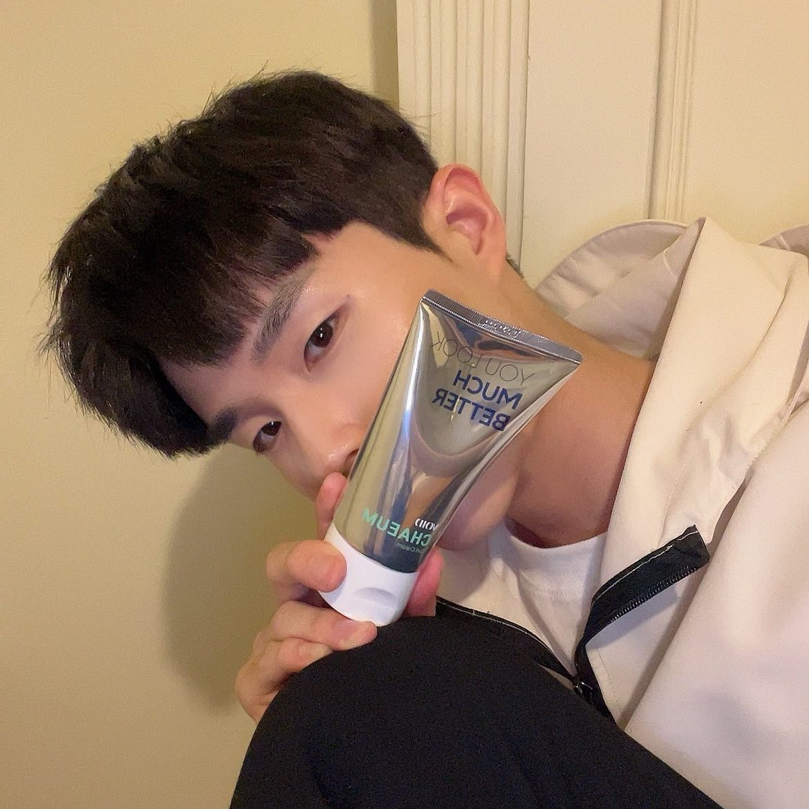 #협찬 #제품제공 

끈적이지 않고 꾸덕한 크림제형라 사용하기 좋고 실리콘free에 5가지 고농축 단백질이 함유되서 머리 손상도 걱정 없어요 :)

향도 은은하게 좋고 왁스 대용으로 쓰기 너무 좋아요😙

#보이드채움 #보이드컬크림 #단백질크림 #청담보이드 #헤어클리닉 #중단발레이어드컷 #허쉬컷 #여자머리 #남자머리