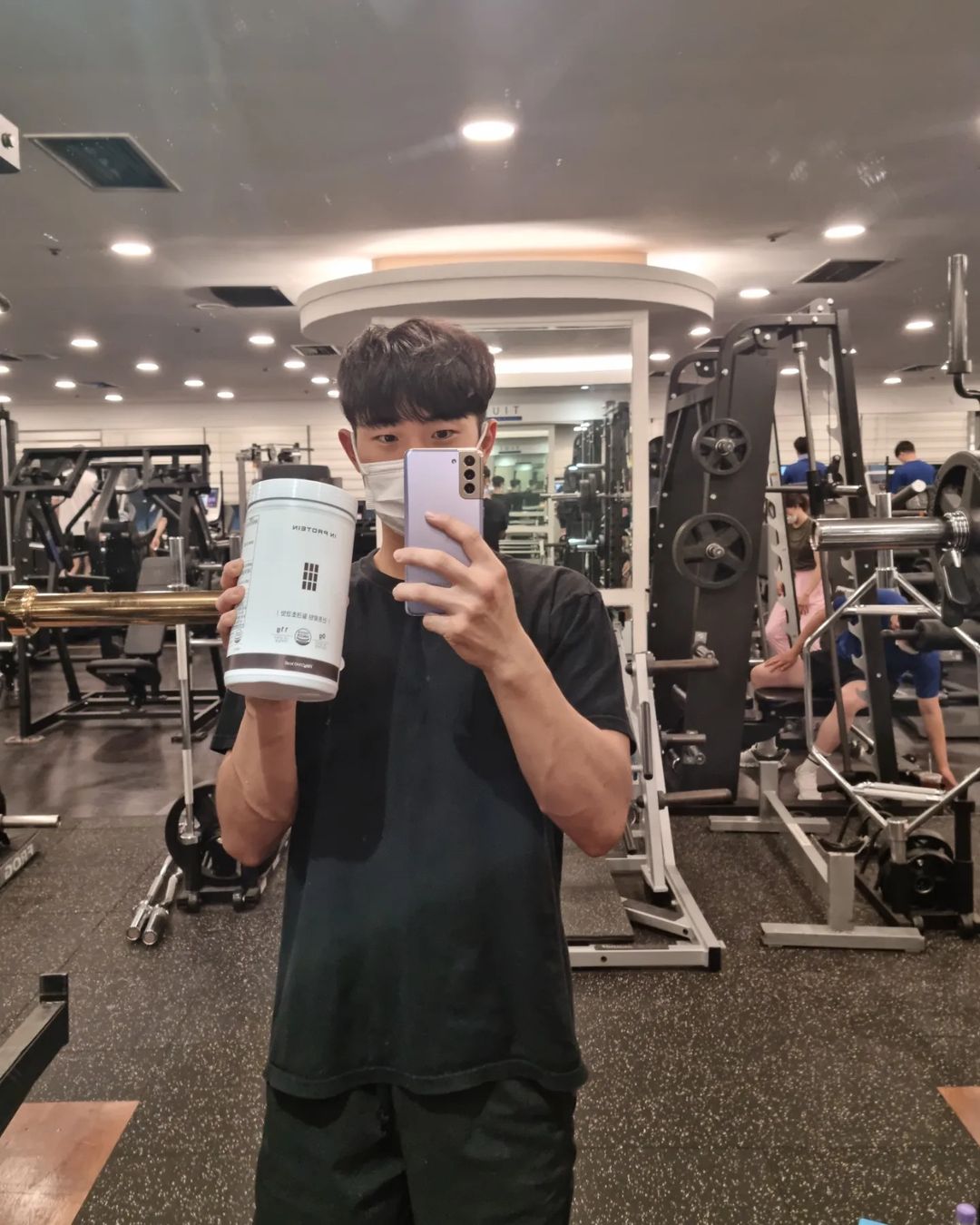 봉관 on Instagram: “#협찬 #단백질쉐이크 ✔️인프로틴 -단백질 쉐이크 밀크초코맛 밀크초코맛 단백질 쉐이크를 먹었는데! 초코우유랑 비슷하고 맛있습니다ㅎㅎ 포만감도 만족!! 든든하더라