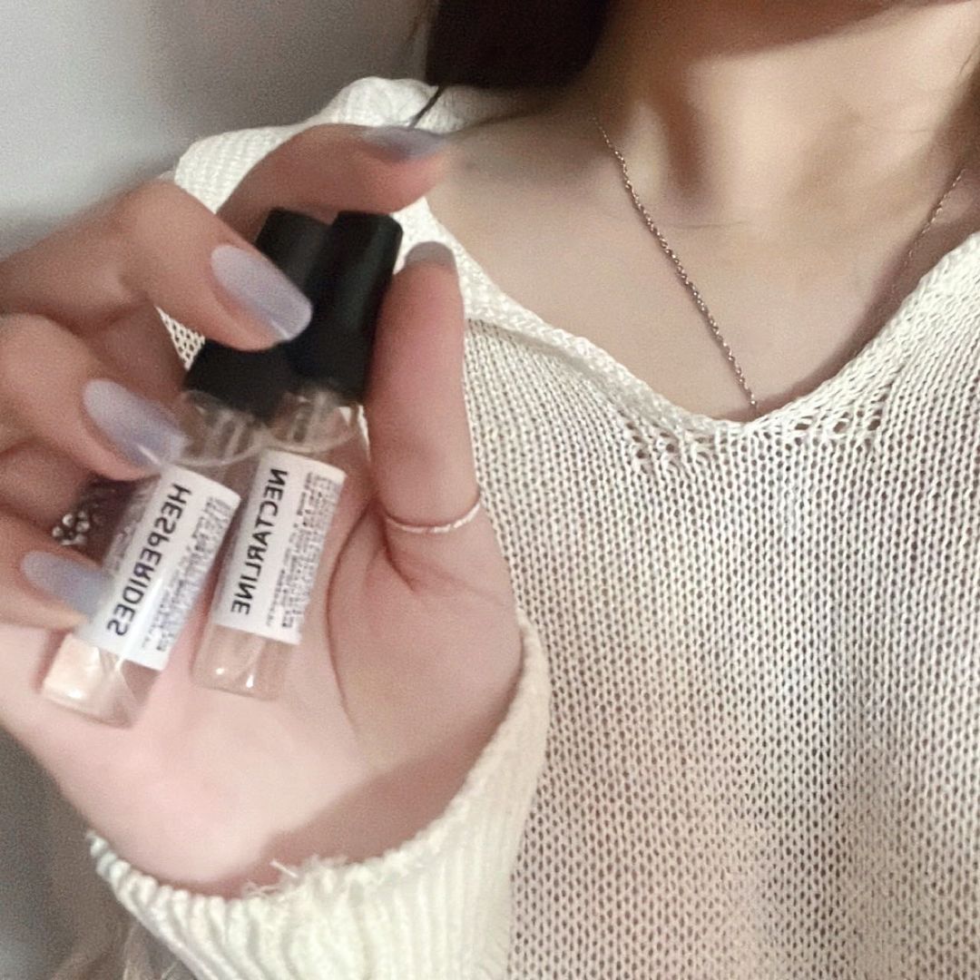 성민서 on Instagram: “#협찬 #광고 @blackhobby_official 사탕수수를 발효시킨 베이스로 만들어진 #블랙하비향수 휴대하기 딱 좋은 사이즈에 다양한 향이 있어 고르는 재미도 있었어요 과일향 세트