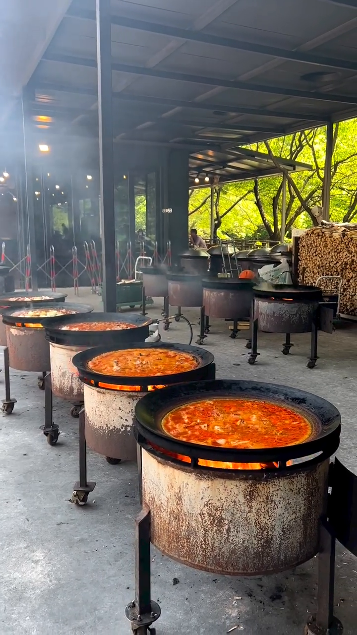 솥뚜껑닭볶음탕
저곳의 열기가~앞에 있는 계곡으로 중화
#맛있는닭볶음탕 
#공기좋은곳