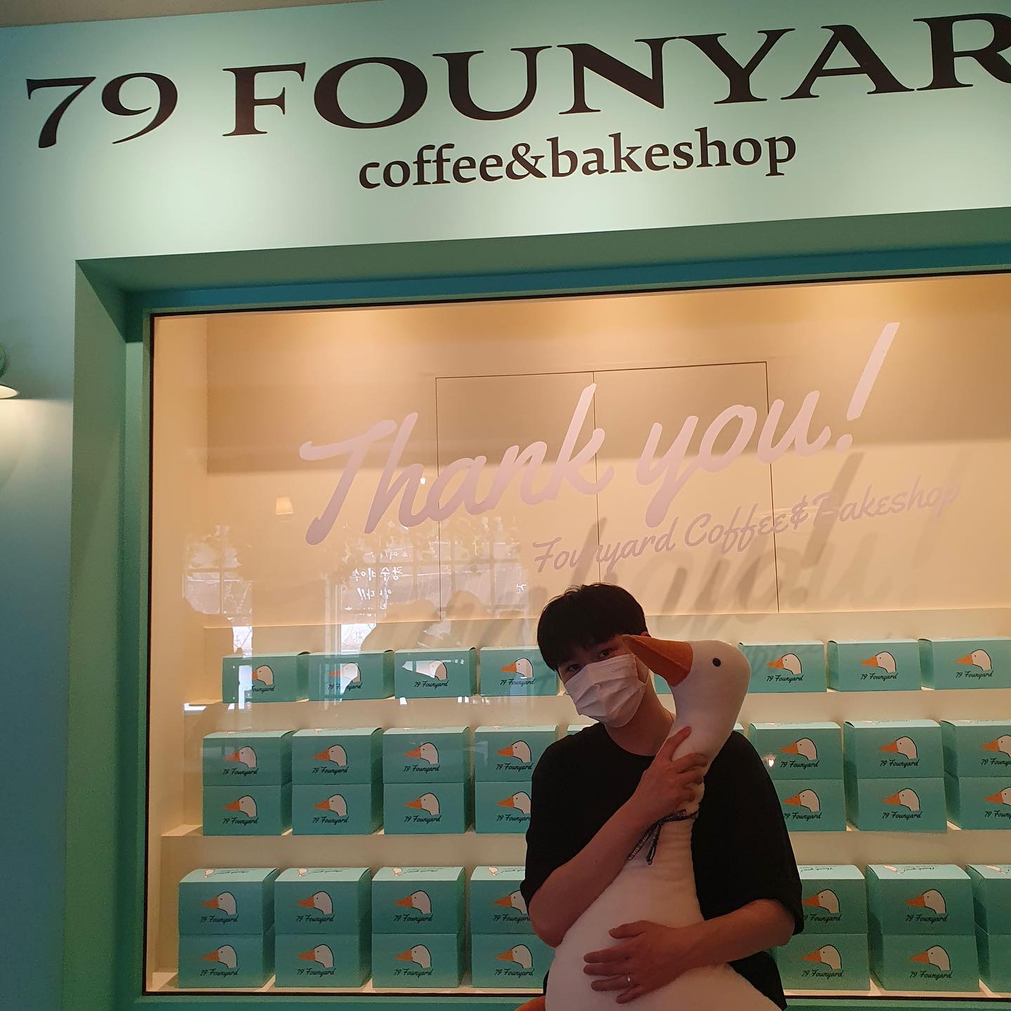 .
생일을 맞이해 79founyard 카페에 갔다. 
전 날부터 선물해준 너무나 알차고 행복한 시간들!
진짜 고마워~~!! 

사랑해!😍😍 

#수원 #생일파티 #79파운야드 #79founyard #아쿠아리움 #aquarium #행복 #여친서느 #떠느잼 #꿈같았던시간