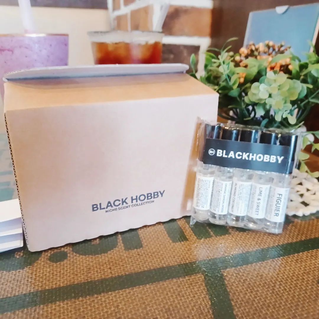 송현수 on Instagram: “무더운 여름에 조금만 돌아다녀도 자연스럽게 온몸이 땀으로 젖죠 ㅠ 찝찝함은 당연하고 은근 걱정스러운게 땀냄새나는 게 아닐까 하고 조심스럽기까지 하죠. 그럴때