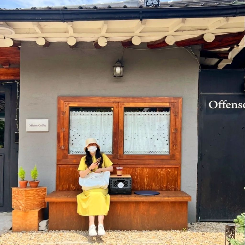 #푸른연못 

가릴수록 예쁜 스타일이라 최대한 가려 봤습니다 ㅋㅋㅋ
예쁘죠?🤗

#50장찍어서한장건짐 #카페 #카페스타그램 #카페투어 #coffee #instacoffee #인친환영 #신상카페투어 #예쁜카페추천해주세요 #맞팔