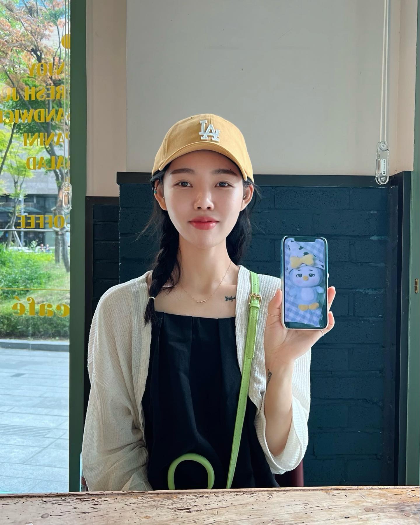 -
증명사진인가여 🐤

.
.
.

#닮은꼴너무많음