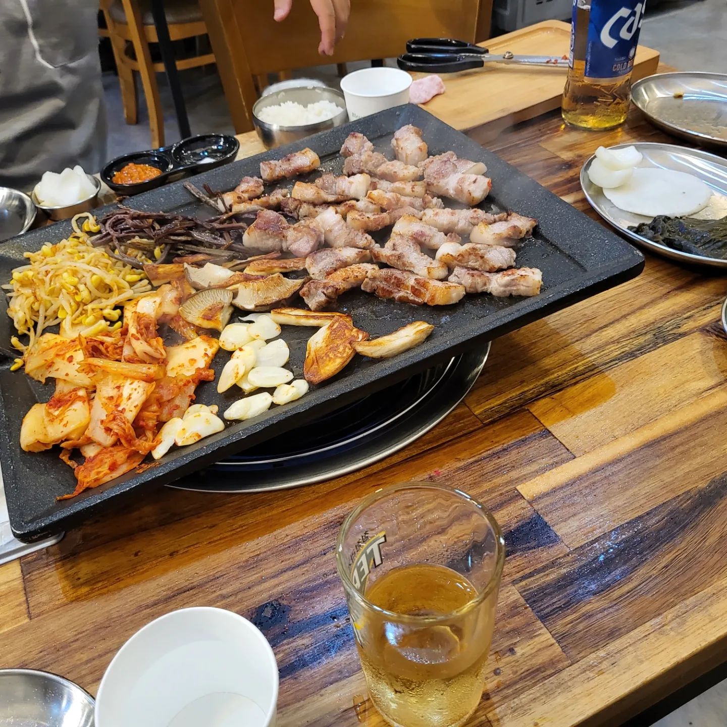 비오는 날에는 삼겹살 🥓 오빠랑 소맥먹고 외식하는거 너무 좋아🥰

#외식 #비오는날 #삼겹살 #2년차부부 #신혼부부 #고기 #고기맛집 #의정부맛집