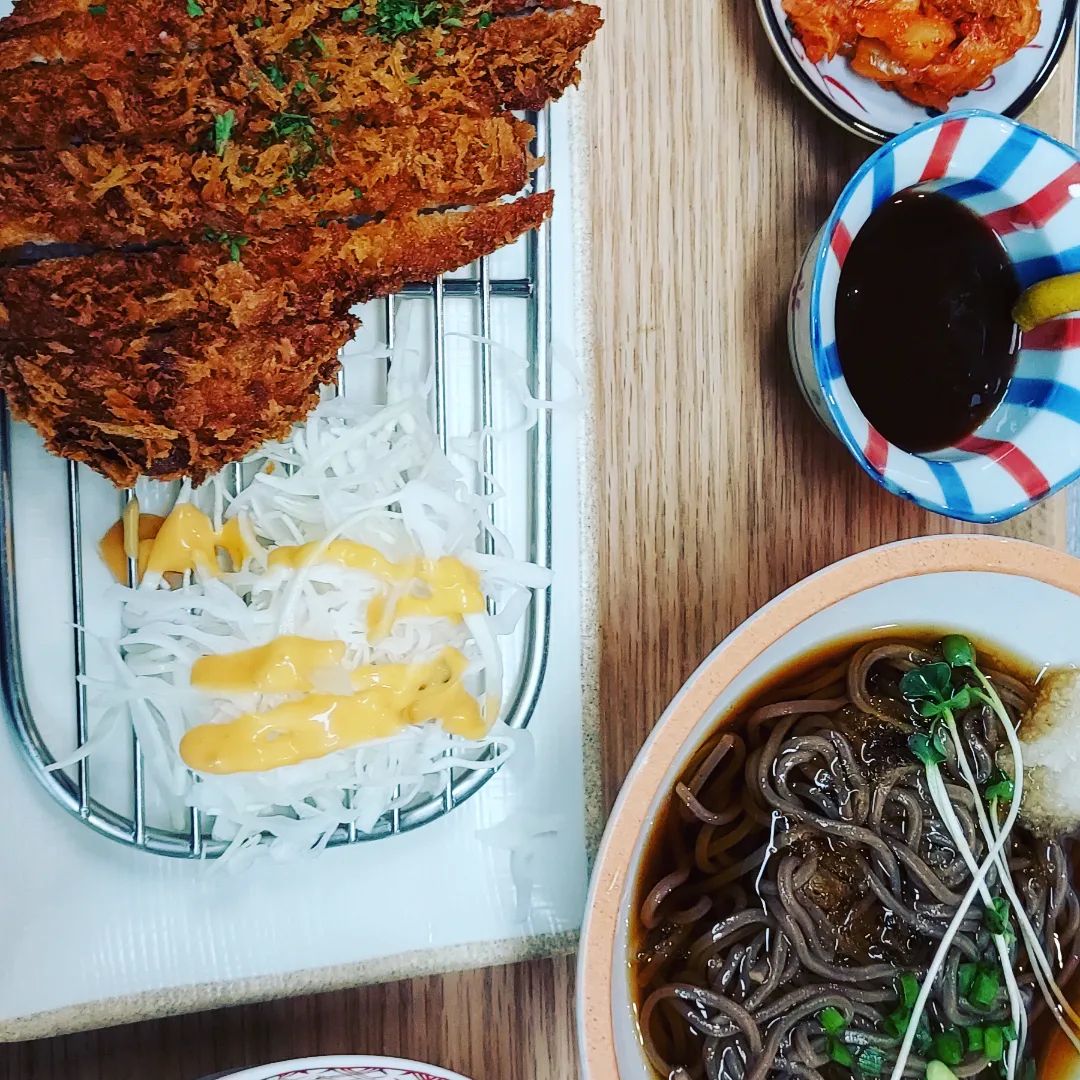 바삭 돈가스 ❤️❤️

여름에 냉모밀과 같이 먹기

#규동맛집 #천안씨지브이 #복날에  #동경 #나베  #천안신불당맛집