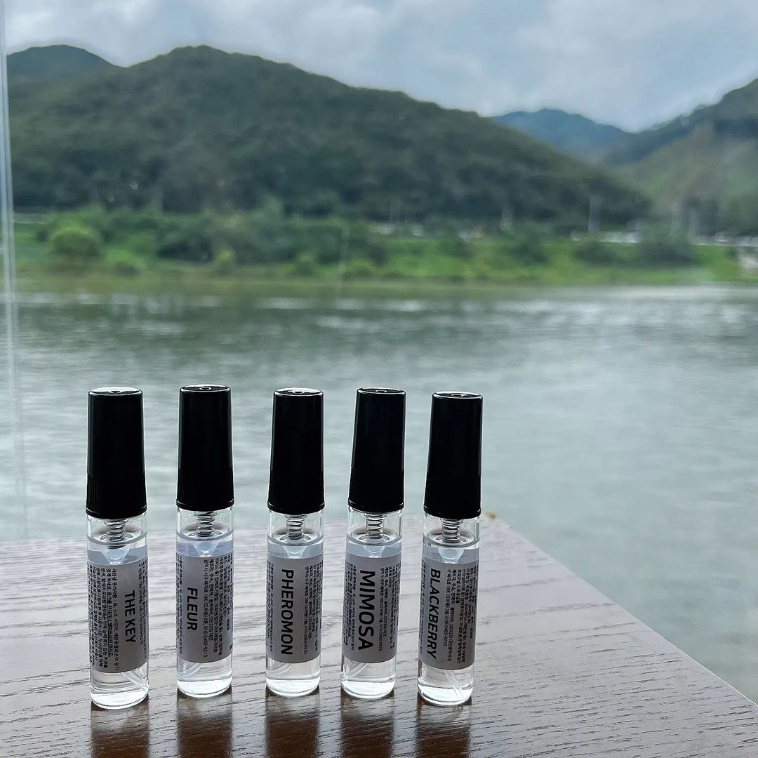 ㄷㅗㄴㅣ🇰🇷🇨🇳 on Instagram: “#광고 다가오는 여름맞이로 페로몬 향수를 받았어요! 블랙하비에는 딥디크나 조말론을 모티므로 한 블랙베리등의 향수가 있는데, 진짜 향이 너무 똑같아