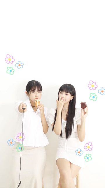 민지 ❤︎ on Instagram: "햇살 맛집 ☀️ 마구마구 추억 남기기 🤭📸 성수동에 새로 오픈한 스튜디오 immm 입니다 💛 편한 분위기에서 친구와의 순간을 기록 할 수 있어서 행복했어요