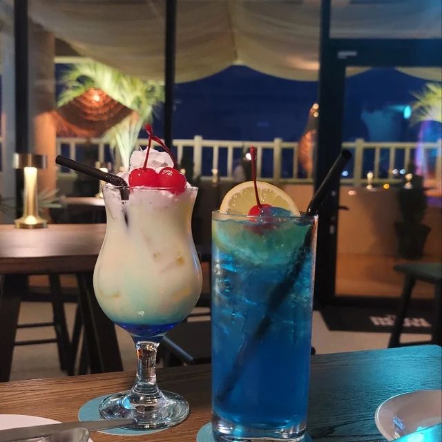 먹는게 최고야 on Instagram: "#협찬 + #내돈내산 #더비치하우스 서귀포시에 위치한 분위기 대박 더비치하우스💖 2층에는 서귀피안 베이커리가 있고, 1층에 더비치하우스가 있었다. 넓은 주차장