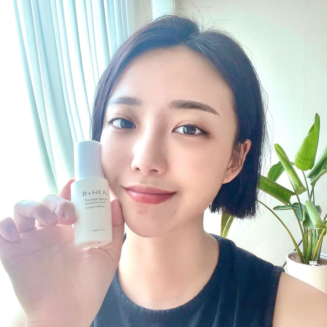 ‘업체로부터 재공받은 제품입니다’

비앤힐 트리넥스 멜리제로 기미 세럼🌿

와디즈에서 미백세럼 하나로 1.5억 달성 제품💸💸
2주만에 미백 개선 효과를 경험할 수 있다고 소문났어요🗣🗣
미국PETA 비건 인증과 EWG 그린등급 처방🌿🌿
식물성 성분이지만 확실하게 효과가 있다고 하니 믿음100%
고기능성 미백 세럼으로 7가지 미백효과 임상 완료‼️

멜라닌 완화, 기미 및 색소 침착 완화, 피부윤기/광채,
피부밝기/피부톤개선, 피부저작극테스트의 피부반응도 “0”
경구의약품으로 사용되는 미백원료 5% 함유👏🏻👏🏻👏🏻
하드로퀴논에 비해 높은 안정성👍🏻👍🏻
비타민C원료에 비해 현저히 낮은 자극과 높은 효과~
건조하지 않은 촉촉한 수분감💧

트라넥사믹애씨드 함유량이 무려 50,000ppm👀
비타민C를 가장 많이 함유한 호주산 카카두플럼 80%
3세대 미백성분 멜라제로V2 1%
평소에 기미, 색소 침착, 어두운 피부톤이 고민이였던~
저같은 분🤚🏻 엄청 강추합니다!! 완전 좋아요🫶🏻🫶🏻
피부가 예민하신분들도, 고기능성 비건제품을 찾으시는 분도~
완전 강력추천!!❤️❤️❤️

전, 후 사진을 보면 기미나 잡티는 바르자마자 즉각적으로
변하지는 않았지만 톤과 피부결이 확실히 달라졌어요!
2주 사용해보면 기미와 잡티도 확실히 없어질 것 같아요😁😆
요즘들어 썬크림을 아무리 발라도 피부가 타는데~
이럴때 고기능성 화장품으로 예방하는것도 좋은방법이에요~

🏷 https://www.bnheal.co.kr/product

#미백세럼 #미백화장품 #화이트닝에센스 #미백에센스 #잡티세럼 #세럼 #세럼추천 #비앤힐 #화이트닝 #미백 #트라넥사믹애씨드 #트라넥삼산 #화이트닝세럼