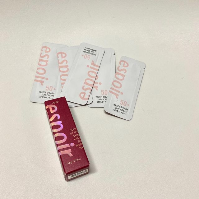 미리미 on Instagram: "#제품무료제공 🌀에스쁘아 꾸뛰르 립 틴트 벨벳 카민모브 에스쁘아 립틴트 신상‼️‼️을 ㅎㅎ 먼저 체험해보게됫는데 ㅎㅎ 샘플도 챙겨주시구 👍🏻👍🏻 신