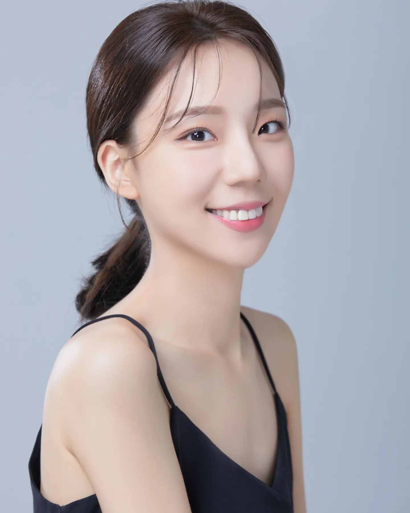 프로필 촬영 두번째 컨셉 🖤

하나부터 열까지 모두 만족스러웠던 촬영이었다 😊

vita_studio_kr