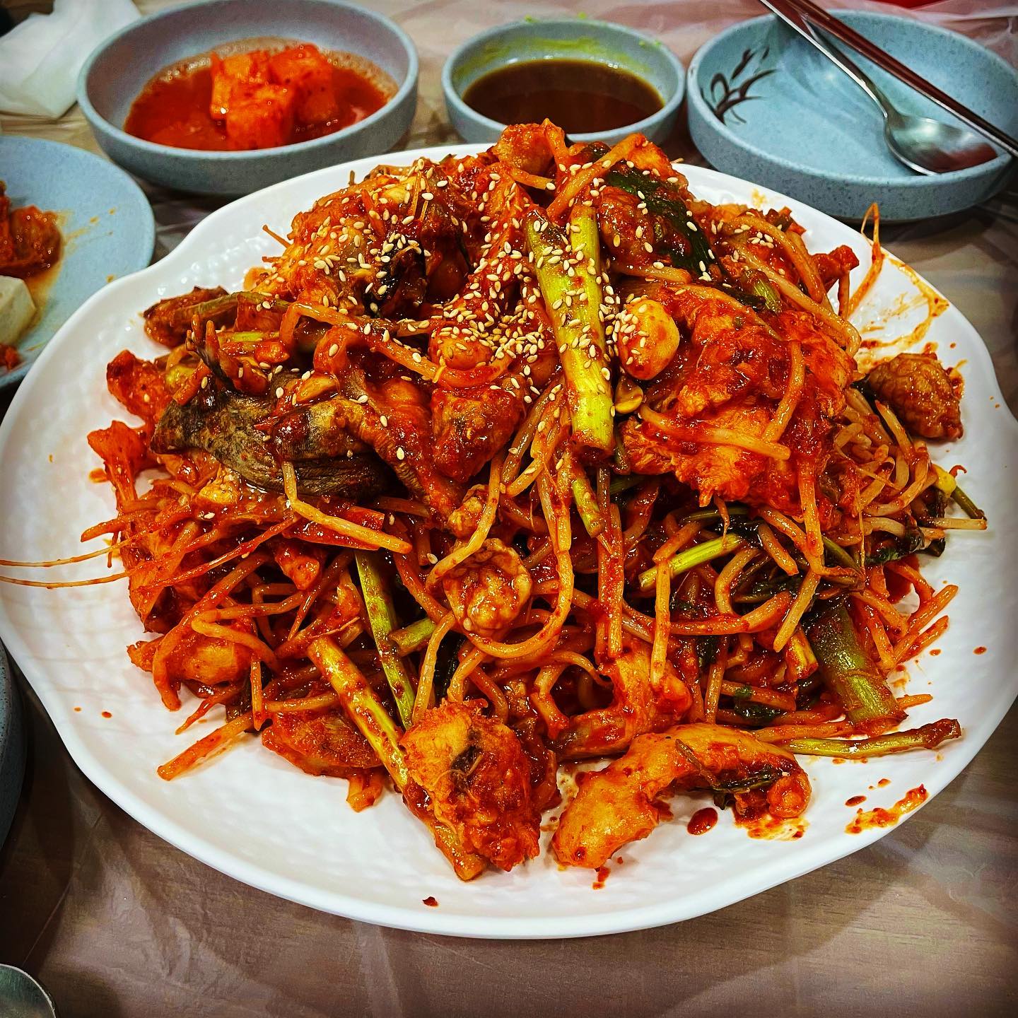 🍲

못생긴 외모지만 맛과 영양은 최고인 물고기, 아귀 🐠 
오늘은 아귀찜을 먹으러 성북구에 위치한 장원산꽃게 가보자잇💫

성북구 하월곡동 동네 맛집 of 맛집
동네 음식점이지만 꽤나 사람들이 많다
ʕ•̫͡•ʕ•̫͡•ʔ•̫͡•ʔ•̫͡•ʕ•̫͡•ʔ•̫͡•ʕ•̫͡•ʕ•̫͡•ʔ•̫͡•ʔ•̫͡•ʕ•̫͡•ʔ•̫͡•ʔ

음식점 이름에 맞게 꽃게 요리를 많이 먹고 있었지만 우리는 오늘 아구찜을 시켰다

아구찜은 매콤한 양념에 콩나물, 미더덕, 아귀까지 양이 꽤나 많다

월요병 극복을 위해 아구찜에 소주 한잔 🤤

아구찜을 어느 정도 먹었다면 볶음밥은 필수다
솔직히 소스가 다했다고 해도 과언이 아닐정도로 소스 맛이 기가 막히다!!

📍 서울 성북구 오패산로 13
⏰ 11:00-21:50
❗️저녁에는 웨이팅이 있을 수 있음

#밍또잇 #mingttoeat #일상 #카페 #술집 #맛집 #집밥 #맞팔 #소통 #좋아요 #술스타그램 #선팔 #먹스타그램 #맛스타그램 #선팔하면맞팔 #파티 #맥주 #daily #먹방 #데일리 #food #팔로우 #음식 #맛있는거 #카페 #셀스타그램 #인친 #먹돼지 #좋아요반사 #foodstagram #일상스타그램