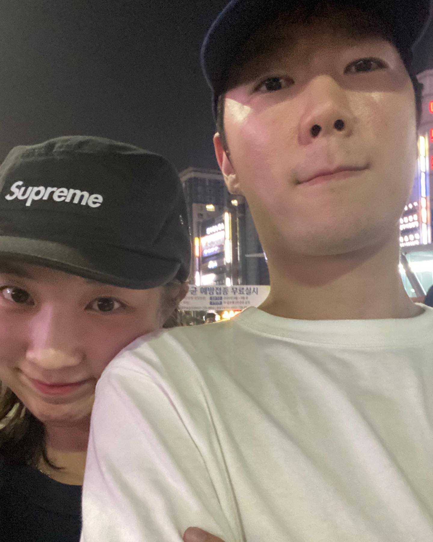 며칠 전, 자려고 누웠는데 “효정이랑 이야기하는 게 제일 재밌어” 하곤 옆에서 혼자 낄낄 거린다
연애 때부터 수없이 들어온 말인데 아직도 따듯하고 기분이가 좋다. 70년 더 떠들어 줄게~ 결혼 조아🫶🏼
#결혼100일