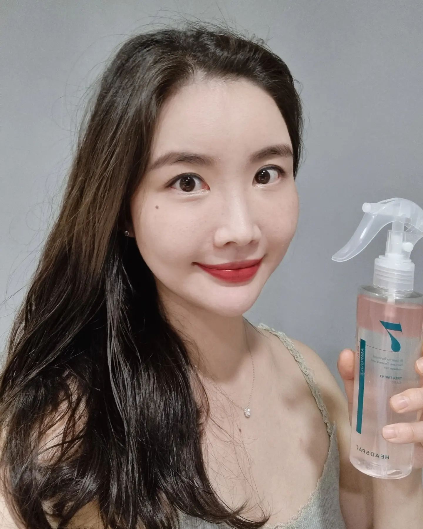 💇‍♀️
#협찬 #광고
귀차니스트를 위한 #인생트리트먼트
헹궈내지 않아도 트리트먼트 케어 효과를 경험해 볼 수 있어서 정말 편하더라구요❣️

스프레이 타입이라
어디서든 간편하게 꺼내서 사용할 수 있다는 점도 헤드스파 트리트먼트의 강점 중 하나랍니다😮

#헤드스파7 #HEADSPA7 #올리브영 #리얼앰플트리트먼트 #노워시퀵트리트먼트 #노워시트리트먼트 #르뷰 #얼루어