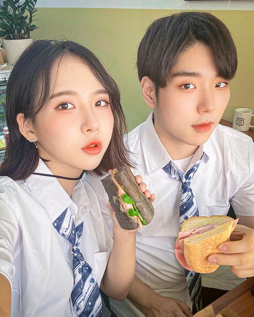Unique_U on Instagram: "#협찬 저번에 갔던 로드샌드위치가 너무 맛있어서 올공점두 방문했어요 잠봉뵈르랑 먹물트러플잠봉뵈르 뇸뇸 😋 잠봉뵈르는 햄이랑 소스가 부드럽게 어우러져서 입에서