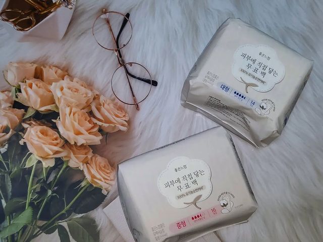 초로링 on Instagram: "#제품제공 #협찬 시중에 판매중인 여러 제품들을 사용해봤지만 좋은느낌만큼 순한 제품은 아직까지 발견하지 못함! 피부가 진짜 예민해서 아무거나 막 사용하면 트러블