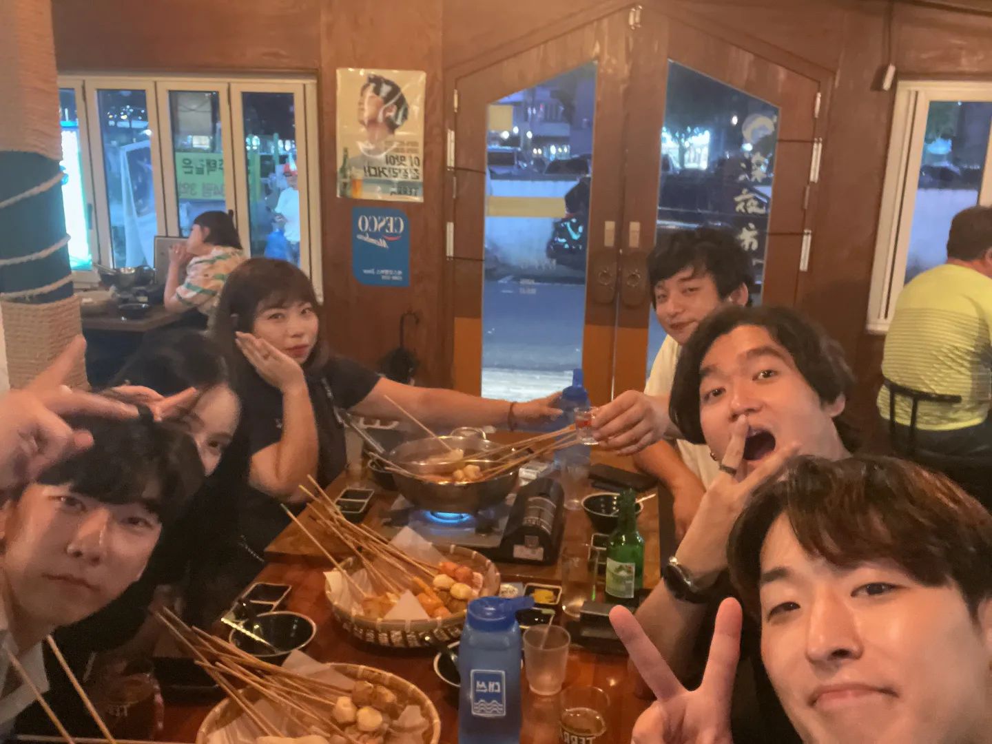 대숲납량축제는 티켓팅 실패로 못가찌만 1차 볼링 내기 이기고 2차 오뎅빠에서도 가위바위보 이기고 3차 스크린 야구도 이기고 동생들한테 의도치 않게 얻어먹어서 미안하지만 넘즐거워땅 귀여븐 여신 령이!! 담에 울집 놀러왕ㅋㅋㅋㅋ 마지막 복날은 경주 #궁상각치우 닭백숙으로 마무리~