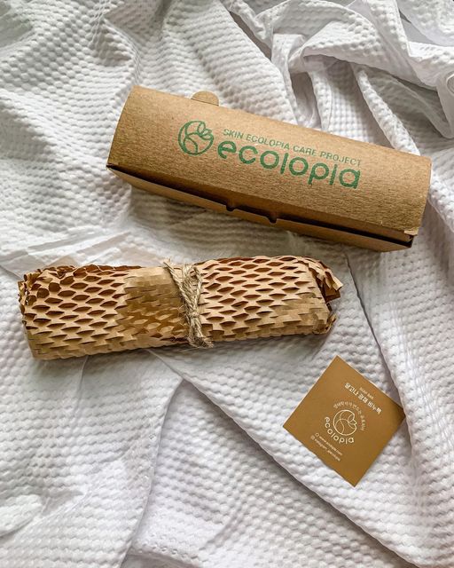 Beatrice Kim on Instagram: "#광고 #sponsored 이콜로피아 광채 달고나 비누팩 🧼! Best vegan soap 🌱 천연 일라이트- 항균작용으로 피부를 깔끔하게 케어 + 복합 유황 성분으로 피부 탄력 향상 감 발효