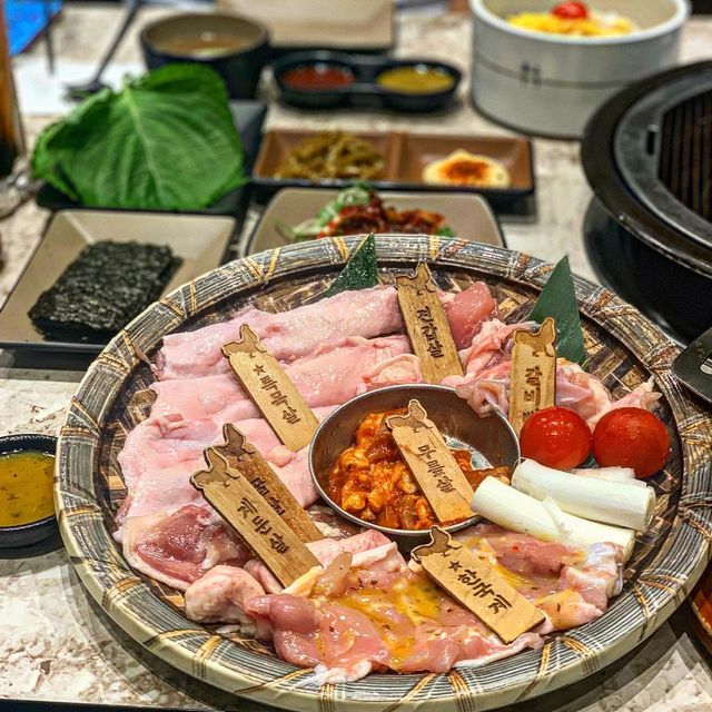 🍱🏕 on Instagram: ". [#방이먹자골목 _ #한국계] [#협찬] - 닭에도 특수부위가😲😲 닭요리하면 주로 닭갈비를 많이 먹었는데 이번에는 한국계에서 숯불닭구이를 먹어봤습니다🤗 god 손호영씨