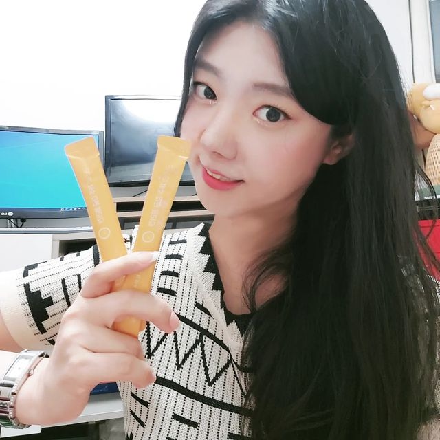 이선민 on Instagram: "#협찬 리즈랩 제주감귤 콜라겐 제주감귤맛 새콤달콤한 맛있는 액상 콜라겐 [ 유인나 pick ]리즈랩 콜라겐 피부탄력에 도움되는 콜라겐 제품인데 비리지않고 너무 맛있엉♡
